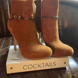 Ivanka Trump booties with zipper